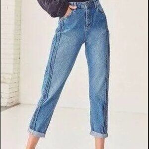 Urban Outfitters / BDG Pintuck Tapered Mom Jeans | W31 L32